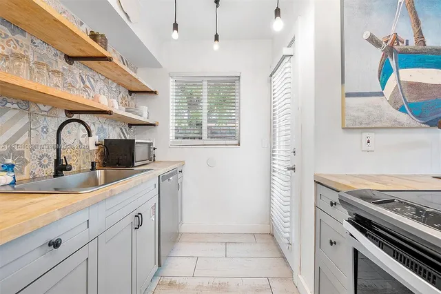 $750,000 | 1411 Northeast 12th Street, Fort Lauderdale, FL 33304