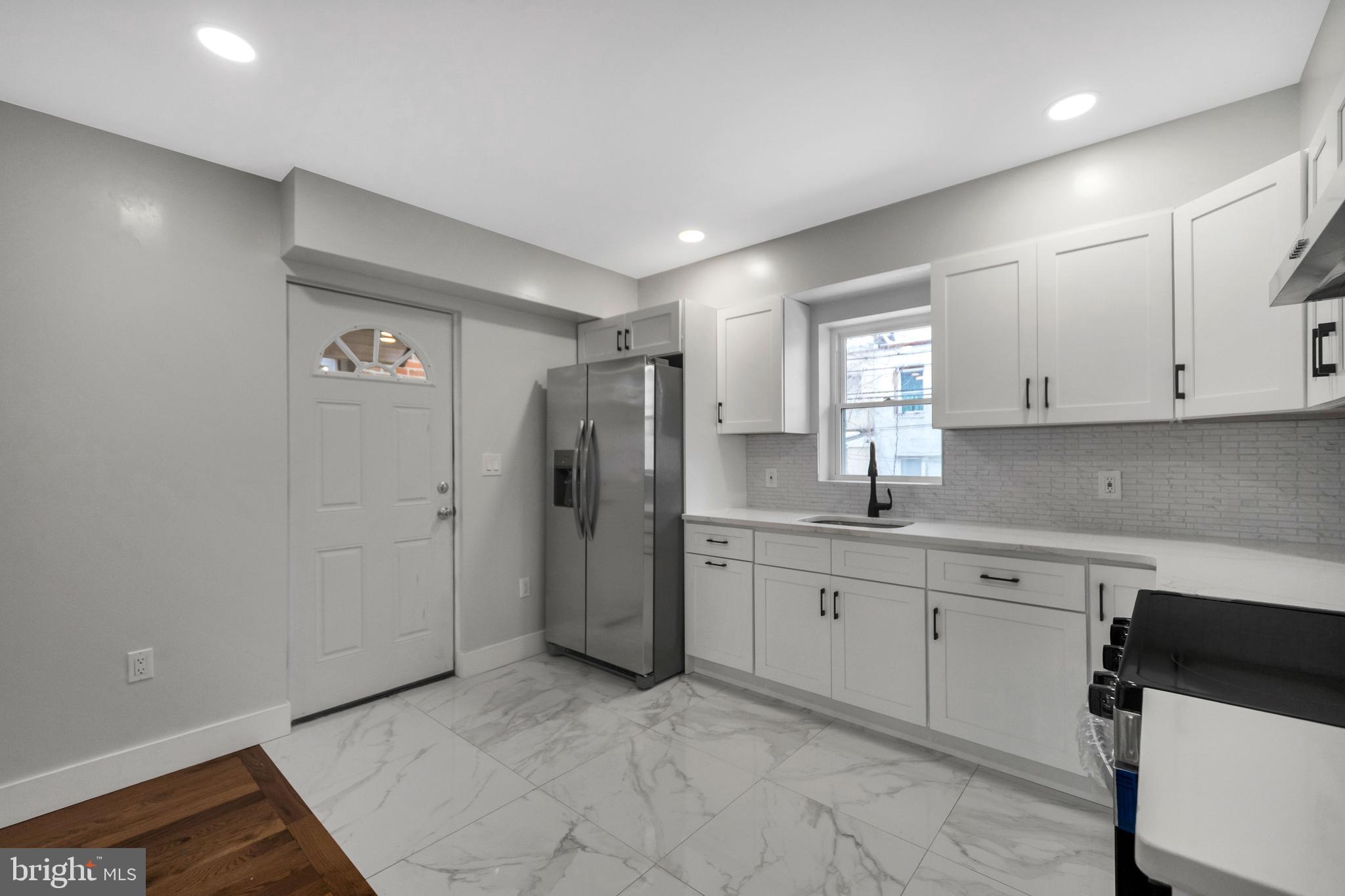 1119 Thomas Street Chester, PA 19013 - Photo 4 of 28