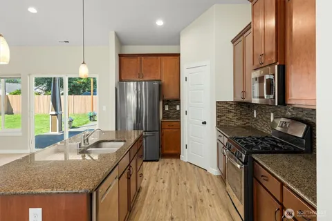 $774,995 | 3210 14th St Place Southeast, Puyallup, WA 98373