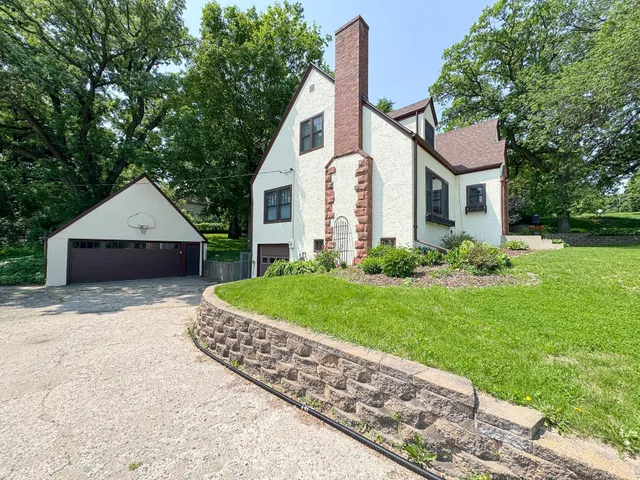 $274,900 | 531 West Summit Avenue, Fergus Falls, MN 56537