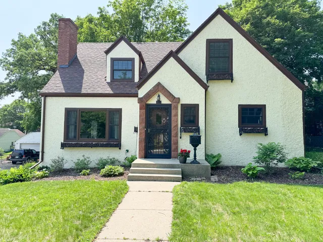 $274,900 | 531 West Summit Avenue, Fergus Falls, MN 56537