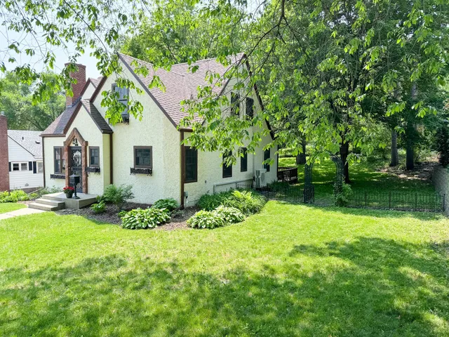 $274,900 | 531 West Summit Avenue, Fergus Falls, MN 56537