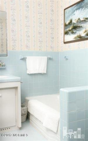 210 Raleigh Road Wallace, NC 28466 - Photo 14 of 23 Downstair Family Bathroom
