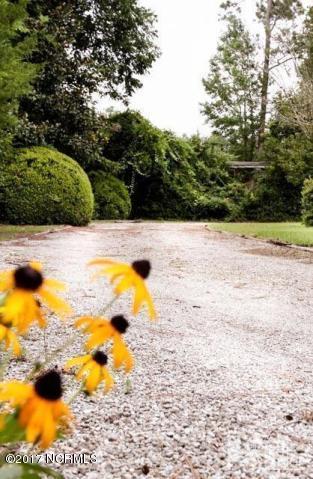 210 Raleigh Road Wallace, NC 28466 - Photo 18 of 23 Circular Driveway