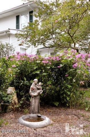 210 Raleigh Road Wallace, NC 28466 - Photo 19 of 23 Esterior Gardens