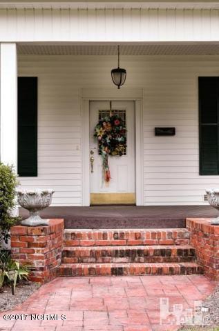 210 Raleigh Road Wallace, NC 28466 - Photo 20 of 23 Large Welcoming Porch