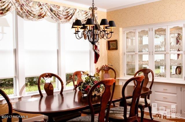 210 Raleigh Road Wallace, NC 28466 - Photo 22 of 23 Sunfilled dining area