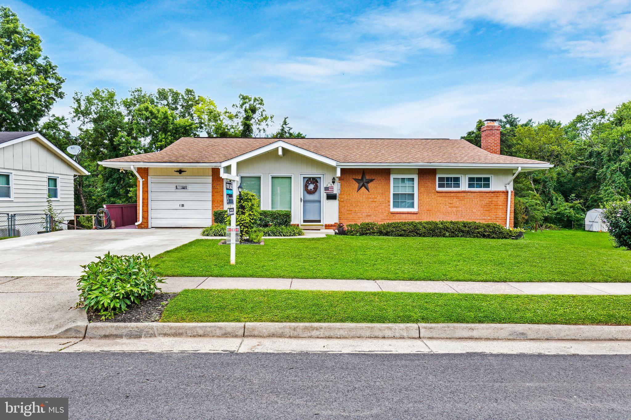 902 West Redwood Road Sterling, VA 20164 - Photo 1 of 19 Gallery Image 1