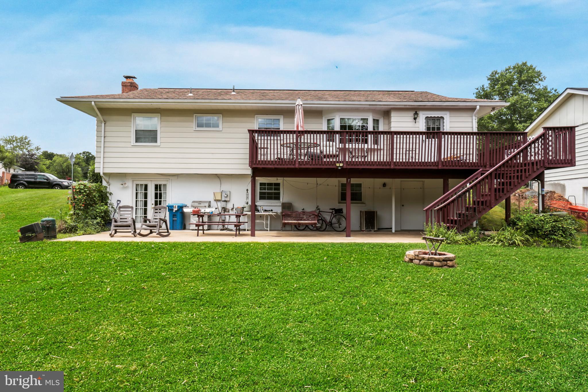 902 West Redwood Road Sterling, VA 20164 - Photo 4 of 19 Gallery Image 4