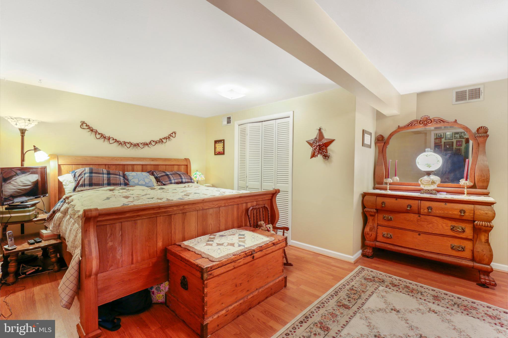 902 West Redwood Road Sterling, VA 20164 - Photo 6 of 19 Gallery Image 6
