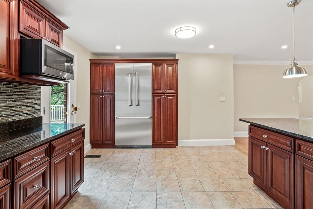45 Alberta Road Brookline, MA 02467 - Photo 11 of 36