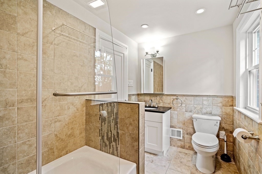 45 Alberta Road Brookline, MA 02467 - Photo 19 of 36