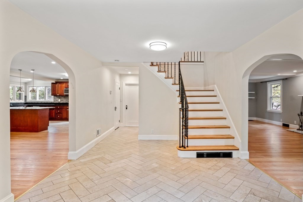 45 Alberta Road Brookline, MA 02467 - Photo 4 of 36