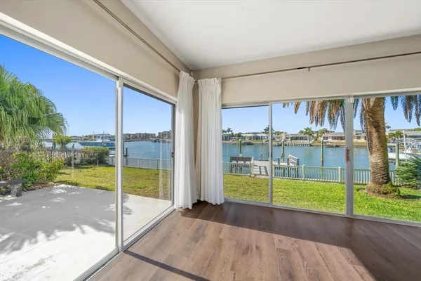 $1,699,000 | 878 Harbor Island, Clearwater Beach, FL 33767