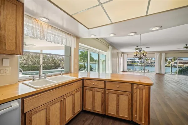 $1,699,000 | 878 Harbor Island, Clearwater Beach, FL 33767