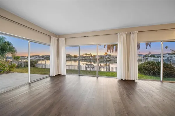 $1,699,000 | 878 Harbor Island, Clearwater Beach, FL 33767