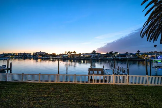 $1,799,000 | 878 Harbor Island, Clearwater Beach, FL 33767