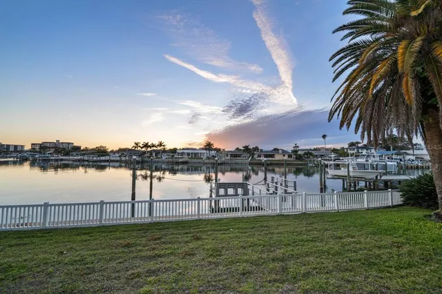 $1,799,000 | 878 Harbor Island, Clearwater Beach, FL 33767