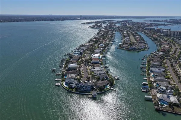 $1,699,000 | 878 Harbor Island, Clearwater Beach, FL 33767