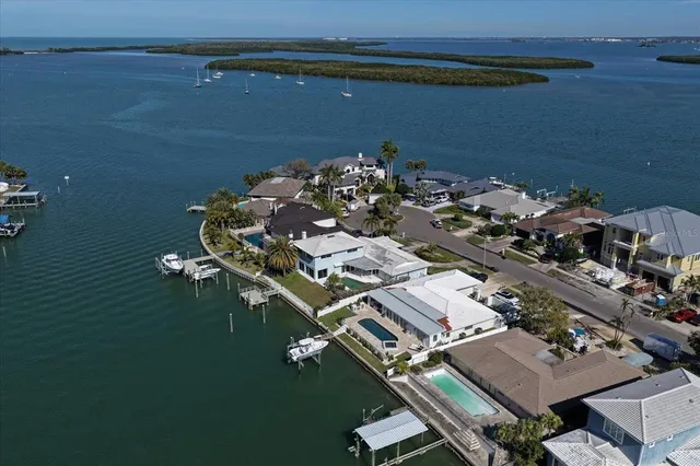 $1,799,000 | 878 Harbor Island, Clearwater Beach, FL 33767