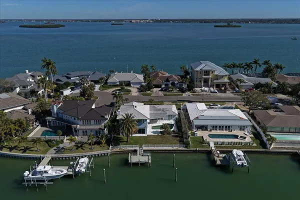 $1,699,000 | 878 Harbor Island, Clearwater Beach, FL 33767