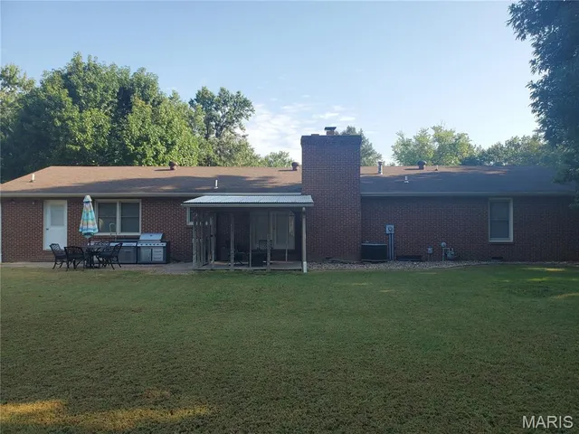$245,000 | 123 Holmes Drive, Sikeston, MO 63801