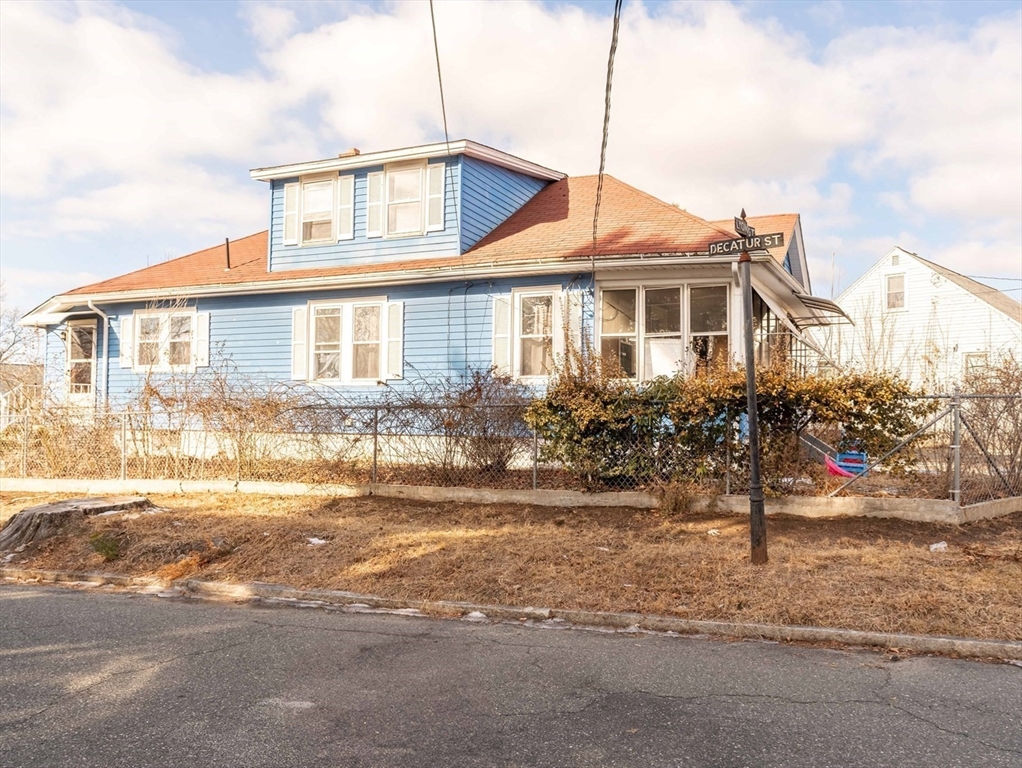 112 Lyons Street Springfield, MA 01151 - Photo 4 of 19