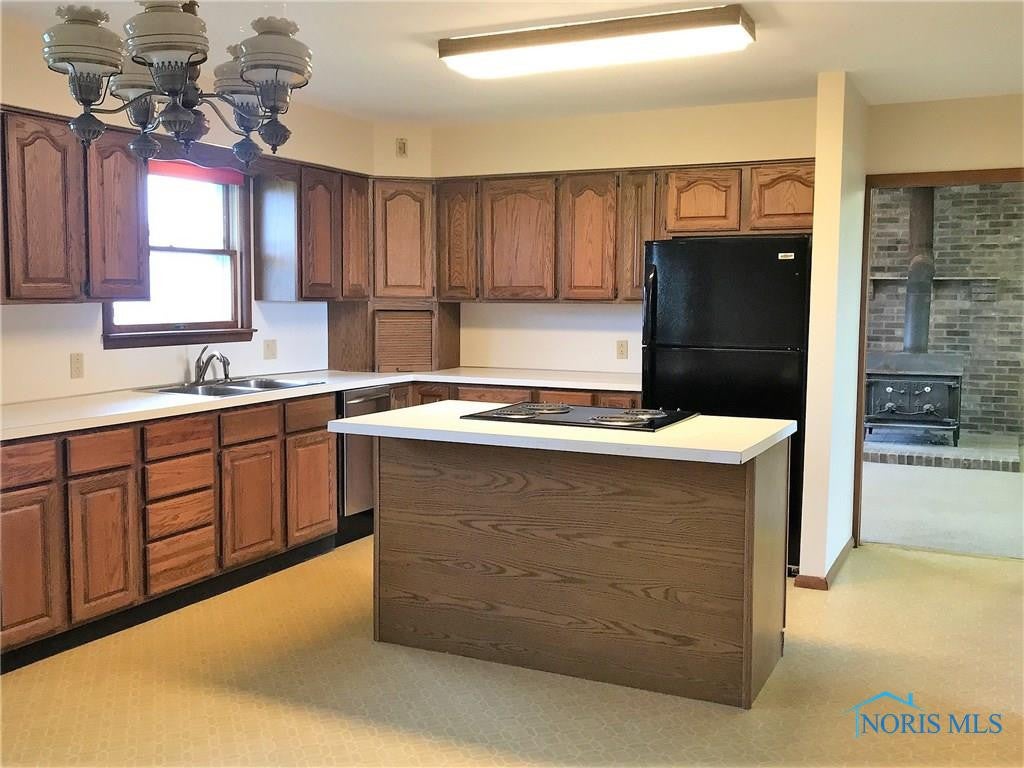 855 North Decant Road Oregon, OH 43616 - Photo 13 of 31 Gallery Image 13