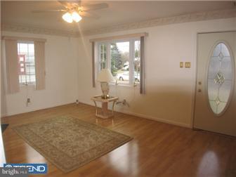 62 North Chester Avenue Riverside, NJ 08075 - Photo 4 of 9