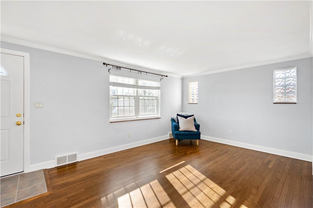 1037 Hastie Road Pittsburgh, PA 15234 - Photo 3 of 24 Gallery Image 3