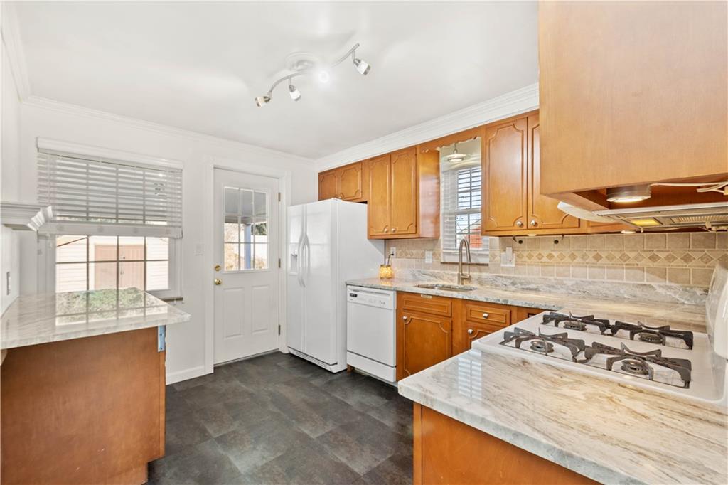 1037 Hastie Road Pittsburgh, PA 15234 - Photo 5 of 24 Gallery Image 5