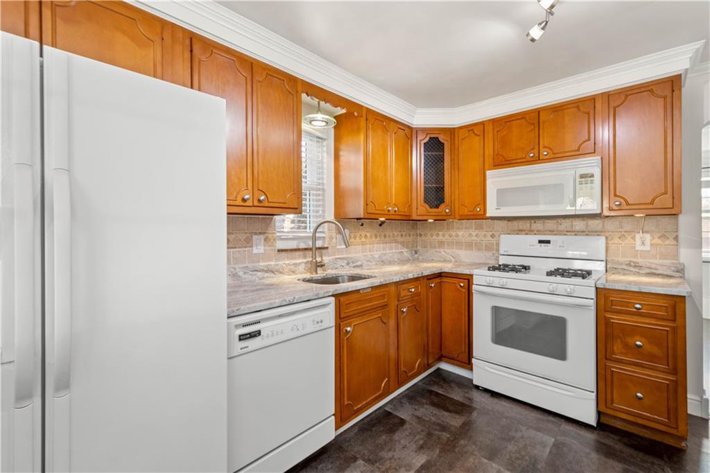 1037 Hastie Road Pittsburgh, PA 15234 - Photo 9 of 24 Gallery Image 9