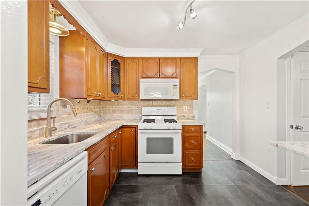 1037 Hastie Road Pittsburgh, PA 15234 - Photo 10 of 24 Gallery Image 10