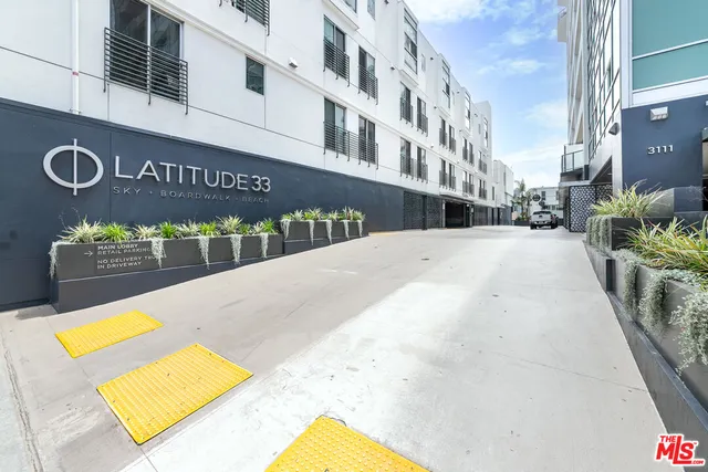 a view of an buildings with swimming pool