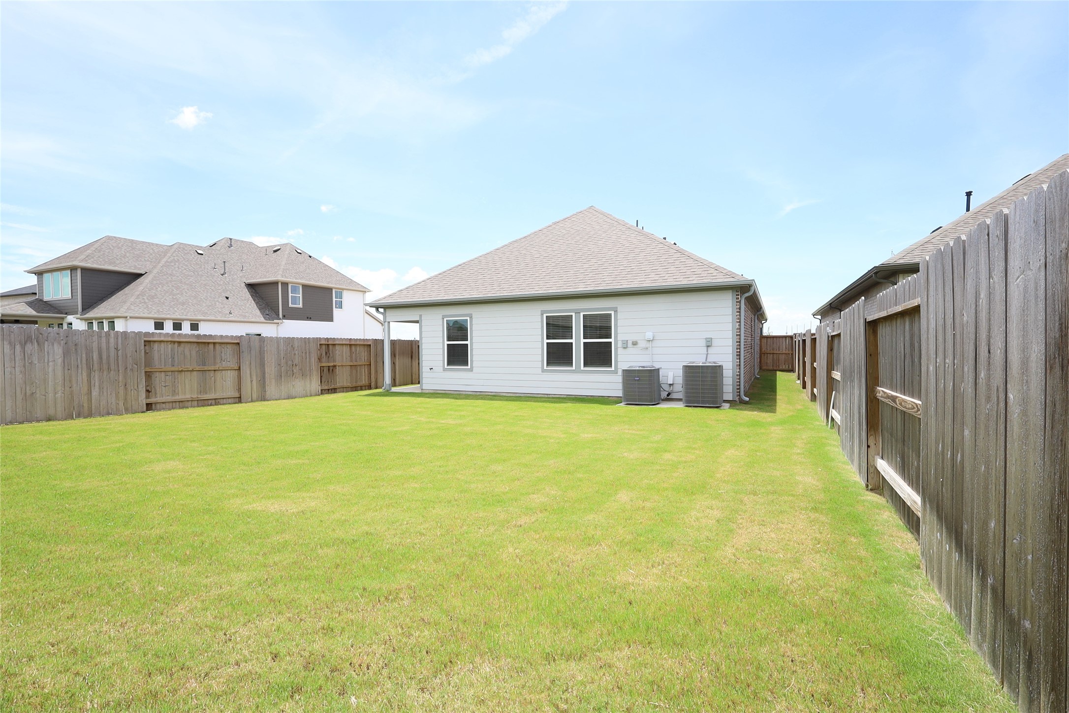 13215 Glacier Vw Lane Rosharon, TX 77583 - Photo 14 of 17 This home is a gem, receive many builder upgrades for all of your family enjoyment.