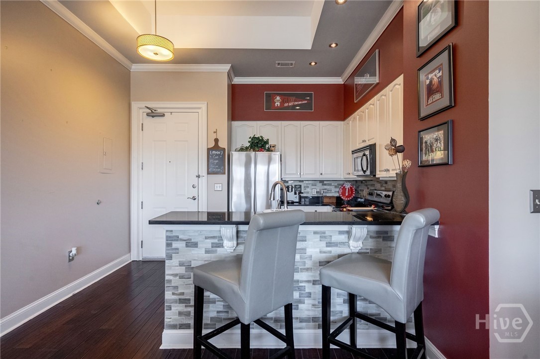 755 East Broad Street, Unit 903 Athens, GA 30601 - Photo 9 of 56 Eat in Kitchen