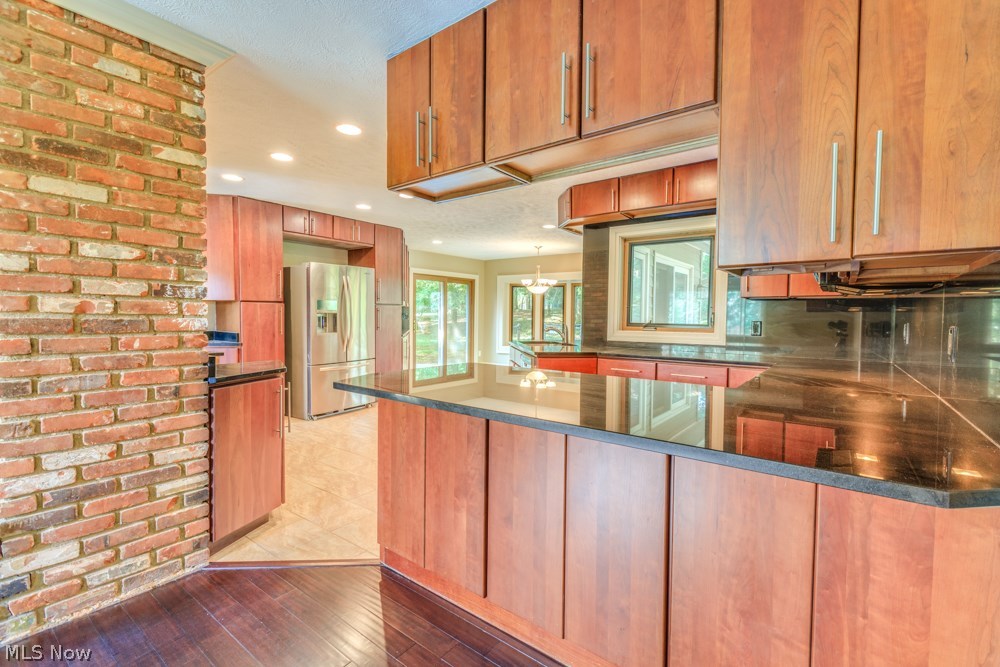 BREAKFAST BAR AND KITCHEN