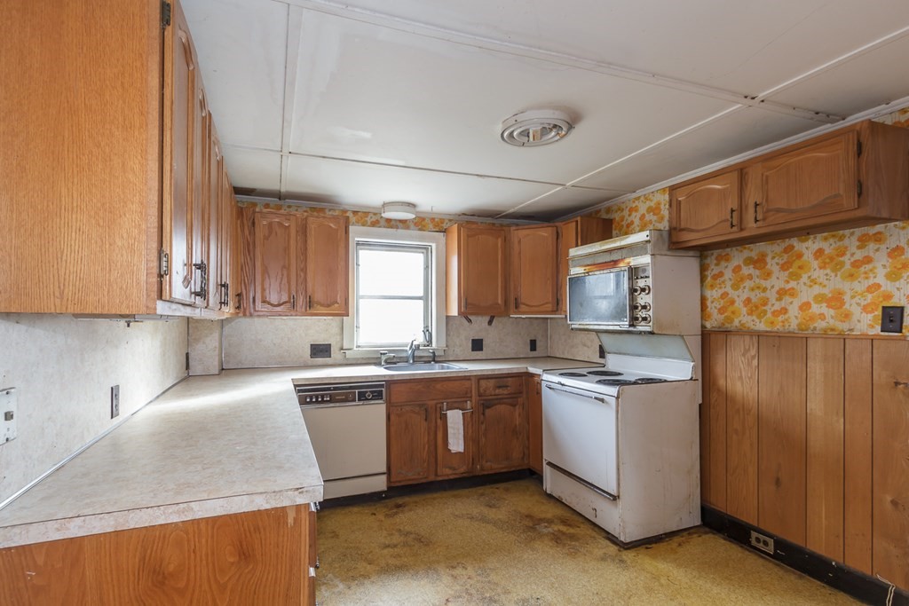 30 Springvale Road Reading, MA 01867 - Photo 19 of 37 Gallery Image 19