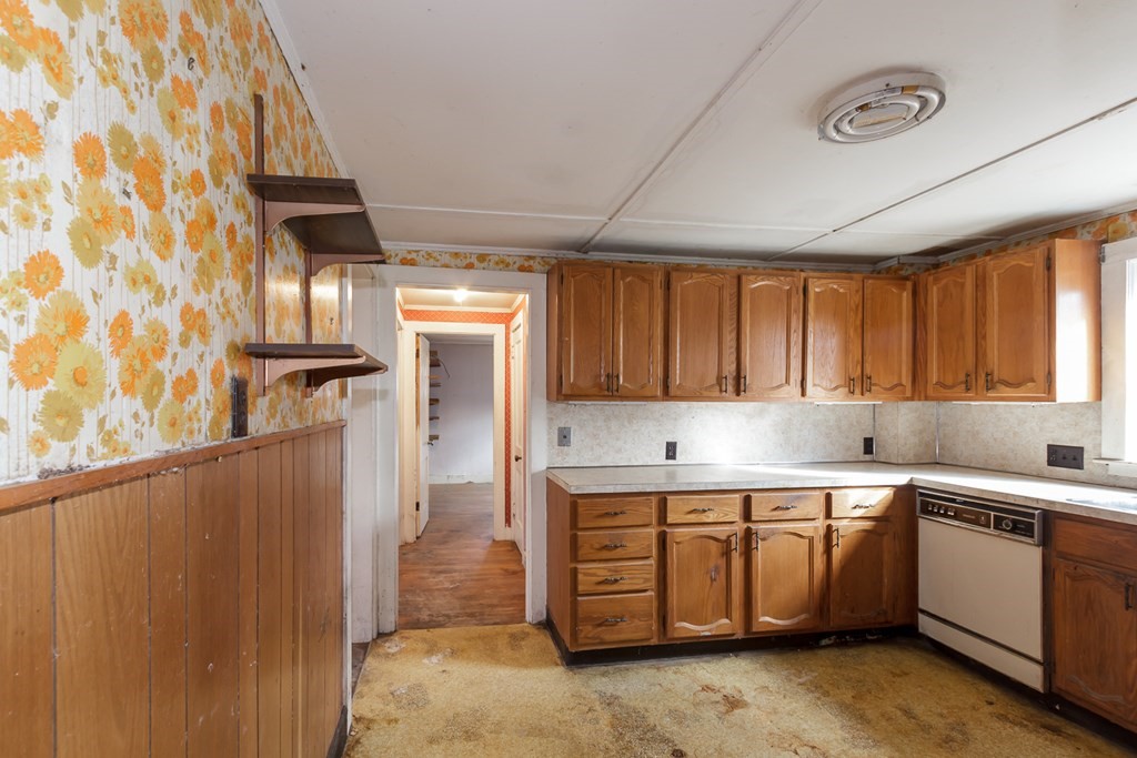 30 Springvale Road Reading, MA 01867 - Photo 21 of 37 Gallery Image 21