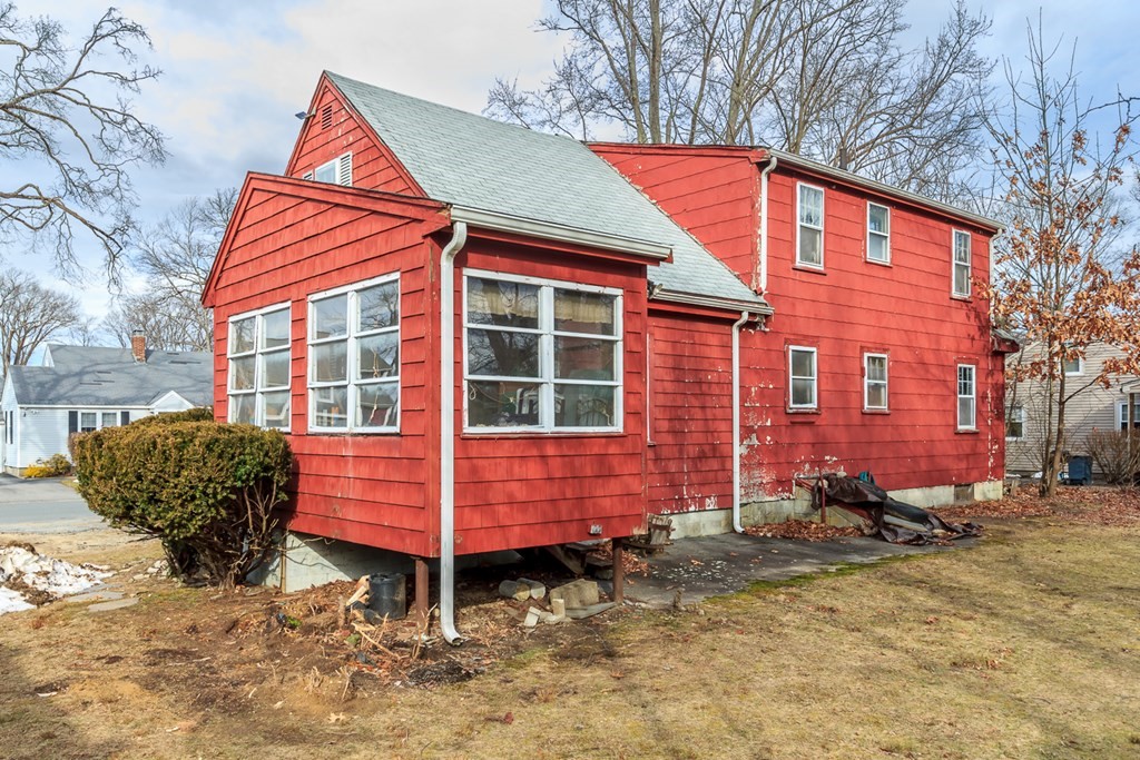 30 Springvale Road Reading, MA 01867 - Photo 6 of 37 Gallery Image 6