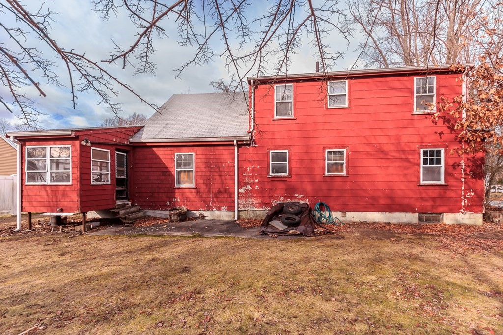 30 Springvale Road Reading, MA 01867 - Photo 7 of 37 Gallery Image 7