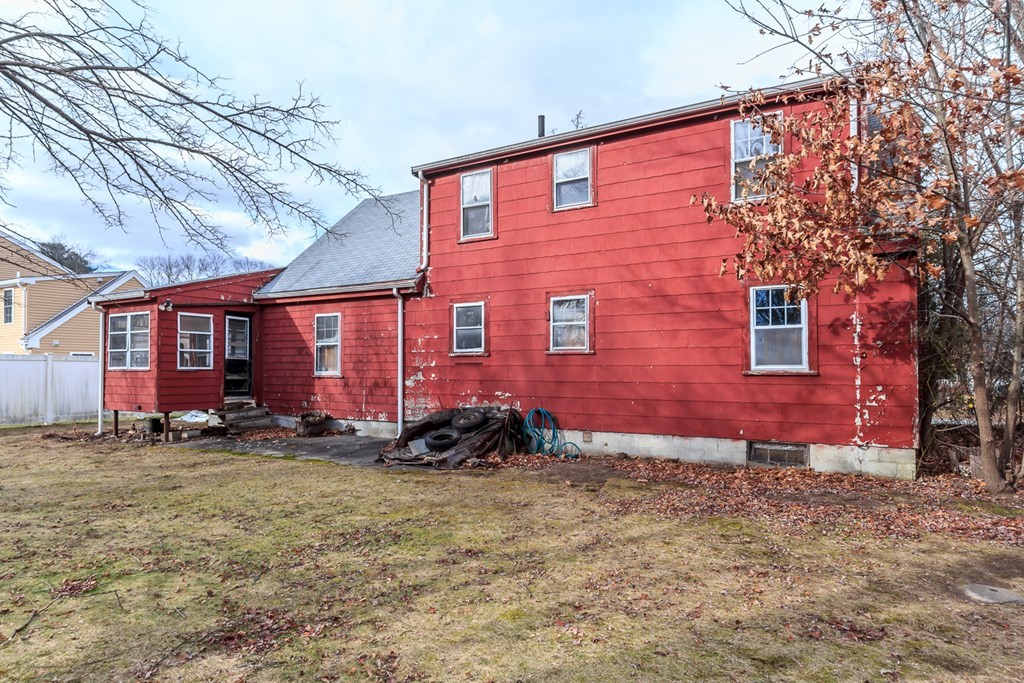 30 Springvale Road Reading, MA 01867 - Photo 8 of 37 Gallery Image 8