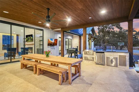 $2,990,000 | 207 Gwendolyns Trail, Wimberley, TX 78676