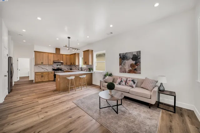 $1,095,000 | 3031 Logan Street, Oakland, CA 94601