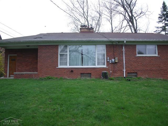 176 Riverside Drive Mount Clemens, MI 48043 - Photo 2 of 15