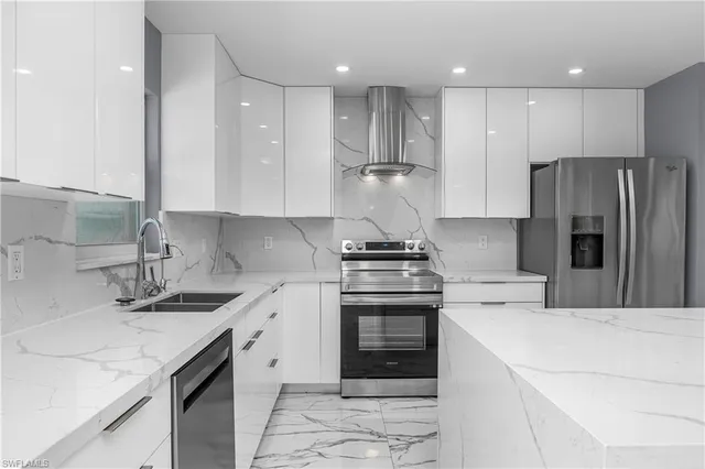 $359,000 | 2524 Dora Court, Lehigh Acres, FL 33971