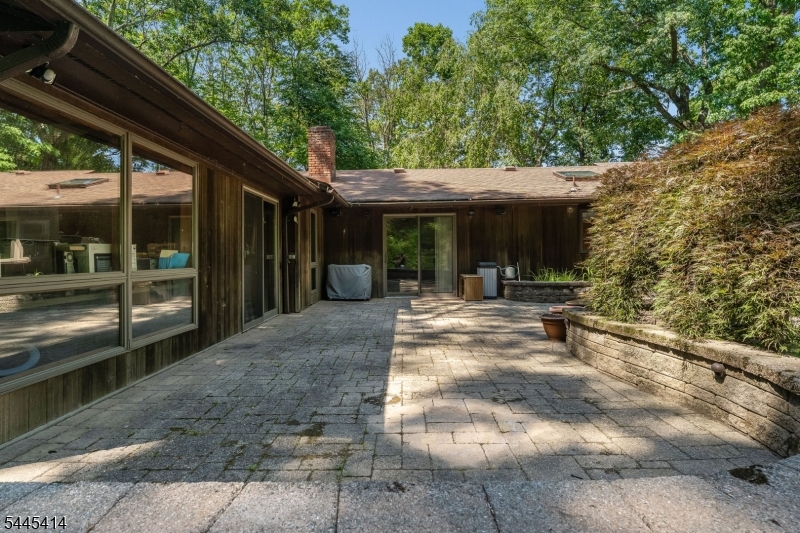 9 Delwood Road Chester, NJ 07930 - Photo 5 of 13 Gallery Image 5