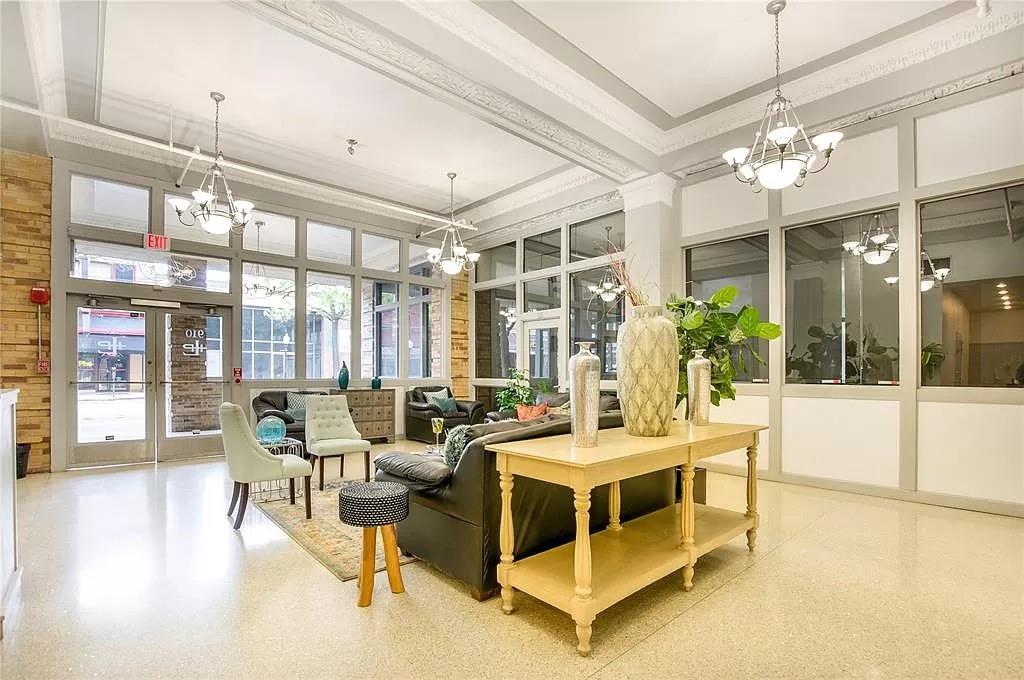 910 Houston Street, Unit 604 Fort Worth, TX 76102 - Photo 5 of 14 Community lobby featuring a towering ceiling