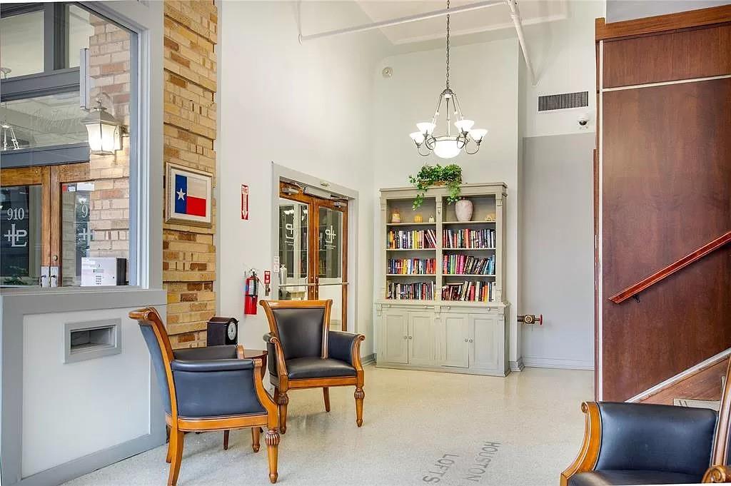 910 Houston Street, Unit 604 Fort Worth, TX 76102 - Photo 7 of 14 Sitting room with a chandelier and a high ceiling