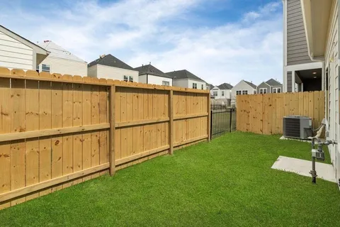a view of a house with backyard